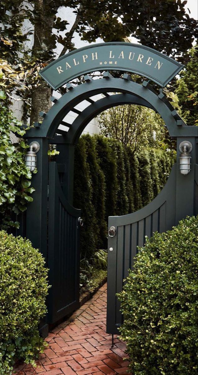 درب باغ چوبی یا فلزی؟ کدام یک بهتر است؟