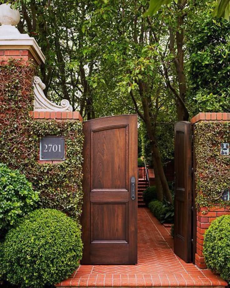 درب باغ چوبی یا فلزی؟ کدام یک بهتر است؟